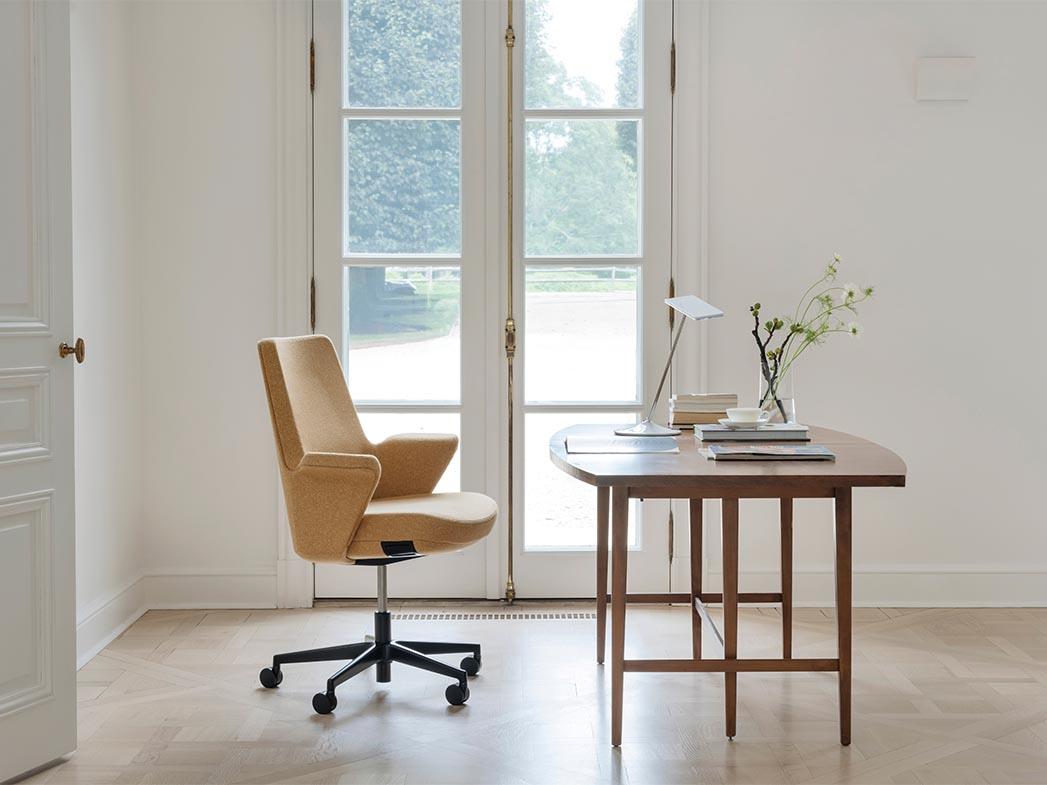 Summa, Fully Upholstered in Kvadrat Vanir